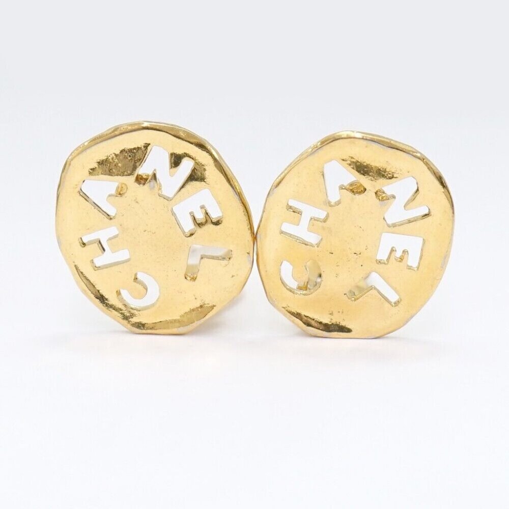 CHANEL CC Logos Round Clip-On Earrings Gold Tone Auth #2554